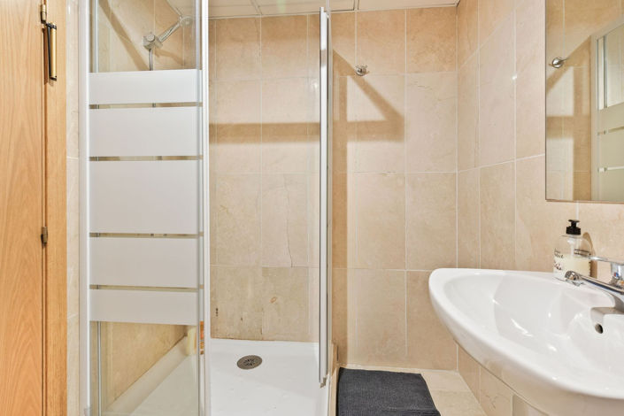Image No.20-3 Bed Apartment for sale