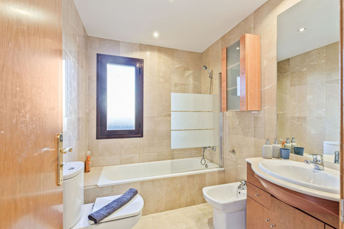 Image No.21-3 Bed Apartment for sale