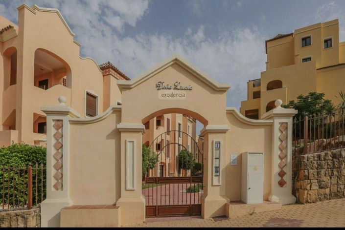 Image No.2-Appartement de 2 chambres à vendre à Estepona