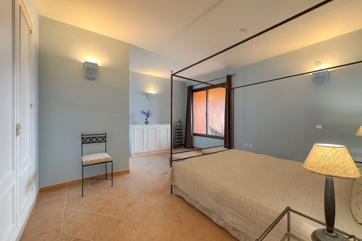 Image No.20-3 Bed Apartment for sale