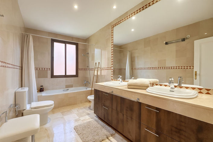 Image No.22-3 Bed Apartment for sale