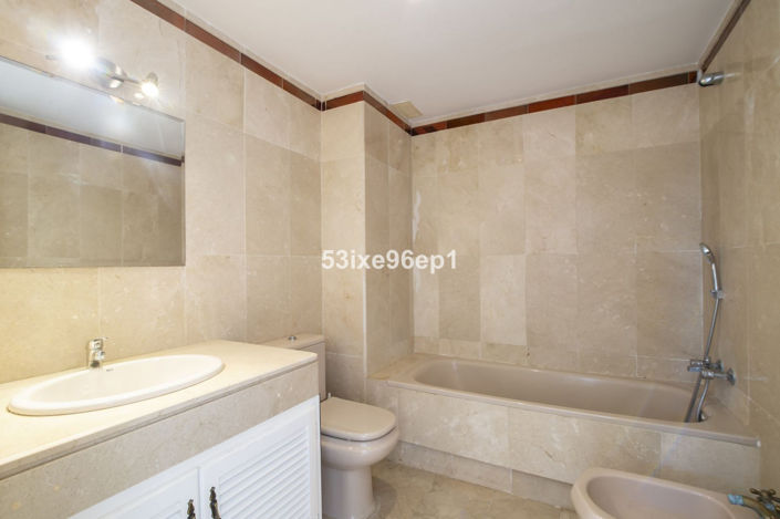 Image No.18-5 Bed Semi-Detached for sale