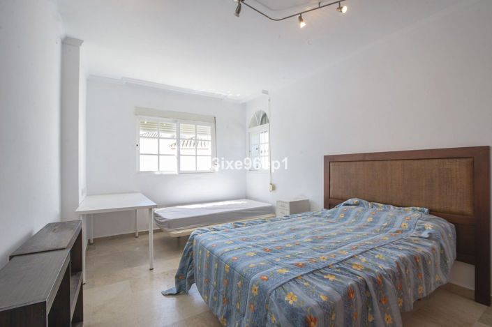 Image No.19-5 Bed Semi-Detached for sale