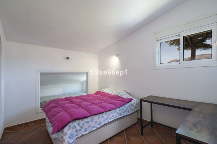 Image No.22-5 Bed Semi-Detached for sale