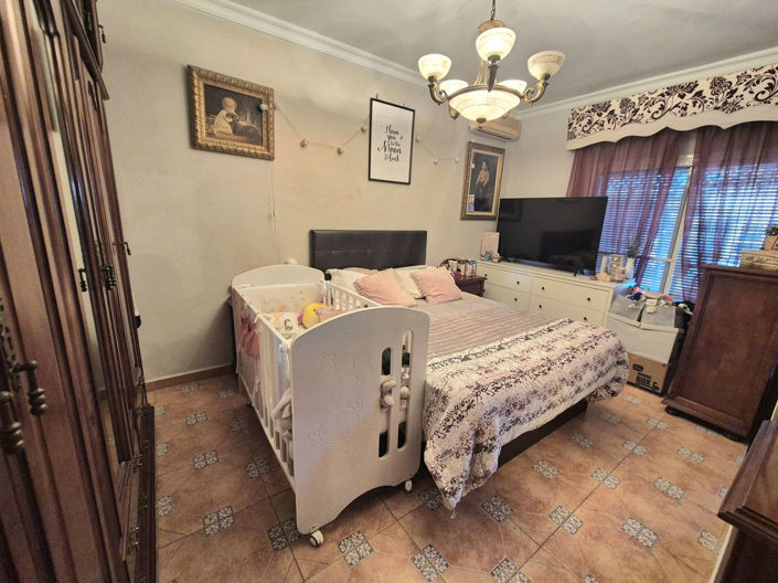Image No.21-4 Bed Semi-Detached for sale
