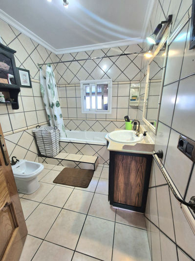 Image No.32-4 Bed Semi-Detached for sale