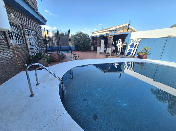 Image No.43-4 Bed Semi-Detached for sale
