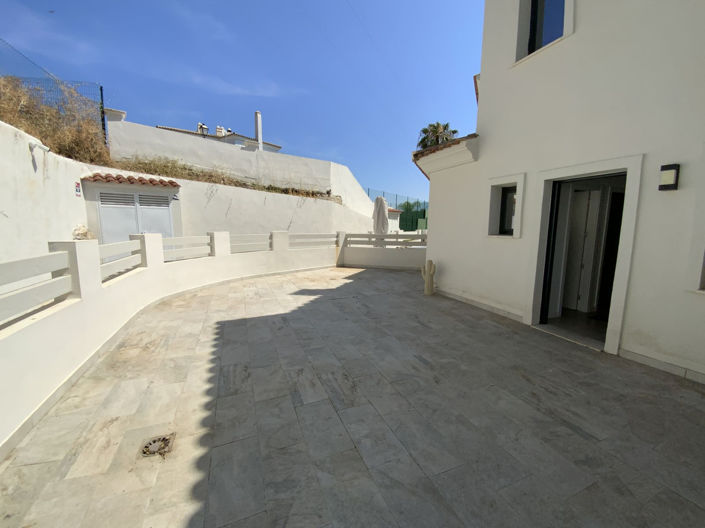 Image No.12-3 Bed Townhouse for sale