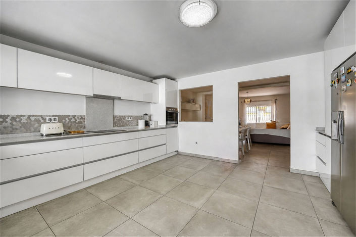 Image No.10-3 Bed Townhouse for sale
