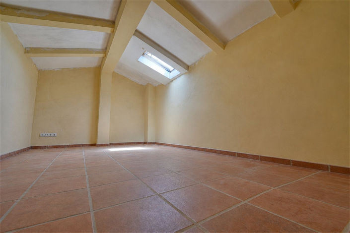 Image No.18-3 Bed Townhouse for sale