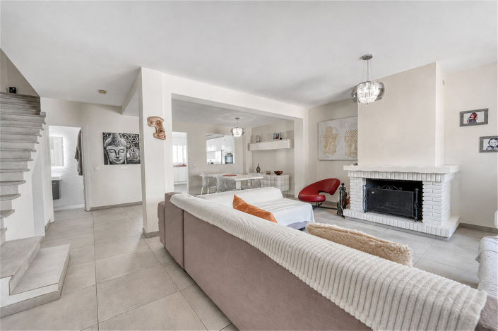 Image No.4-3 Bed Townhouse for sale