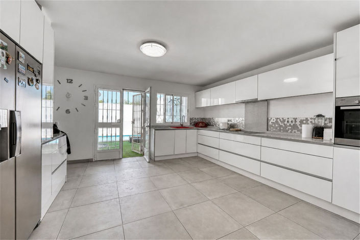 Image No.9-3 Bed Townhouse for sale