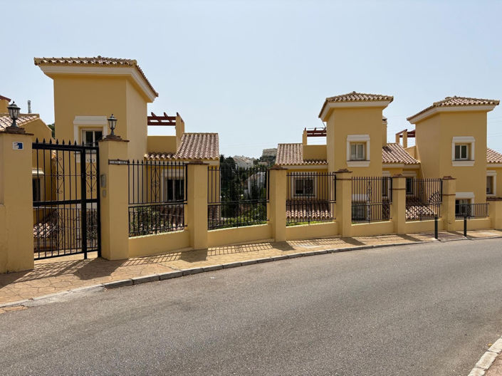 Image No.11-3 Bed Semi-Detached for sale