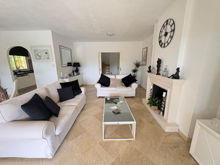 Image No.16-3 Bed Semi-Detached for sale