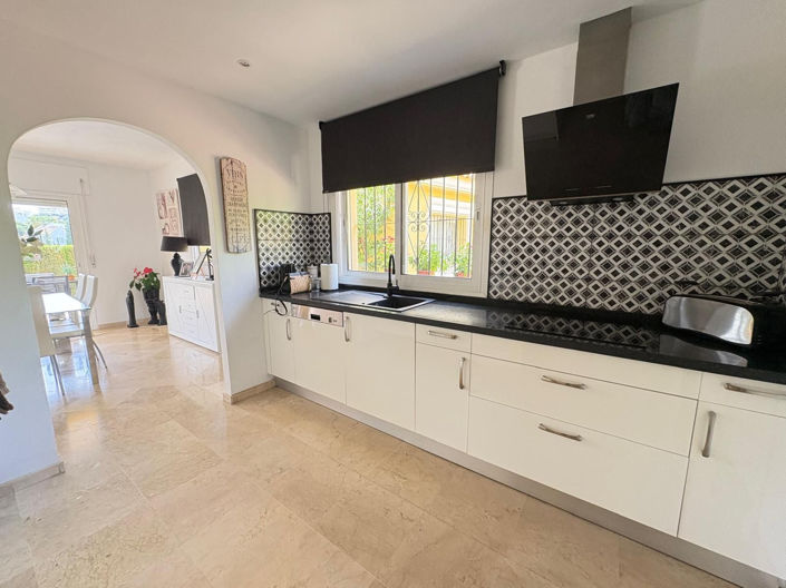 Image No.19-3 Bed Semi-Detached for sale