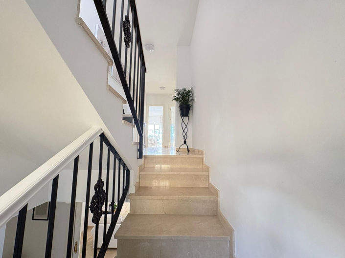 Image No.38-3 Bed Semi-Detached for sale