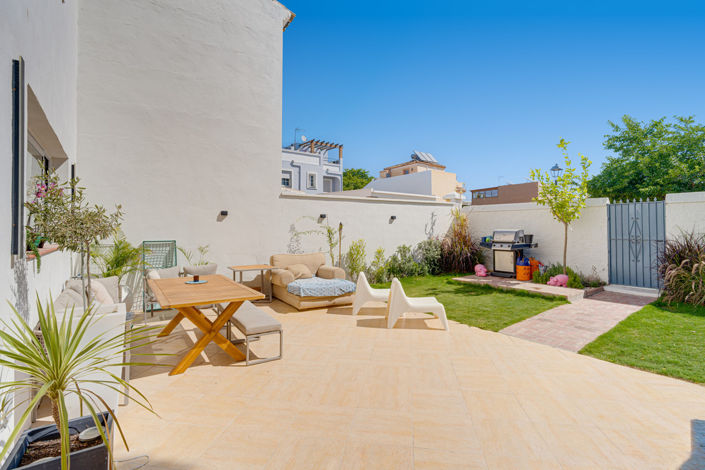 Image No.17-5 Bed Townhouse for sale