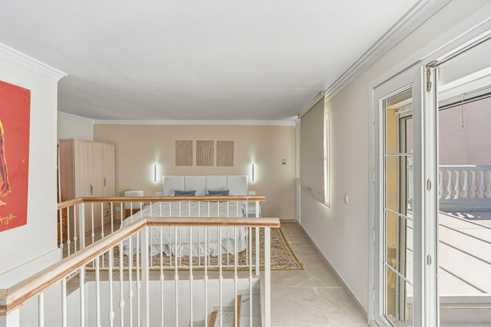 Image No.21-5 Bed Townhouse for sale