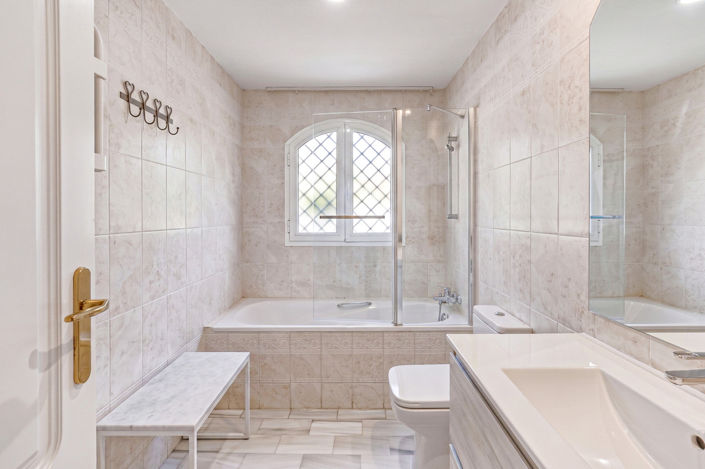 Image No.17-3 Bed Apartment for sale