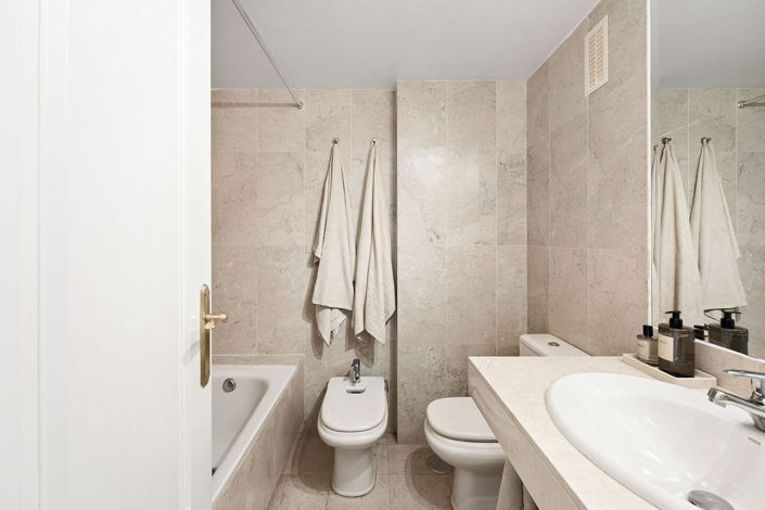 Image No.20-2 Bed Apartment for sale