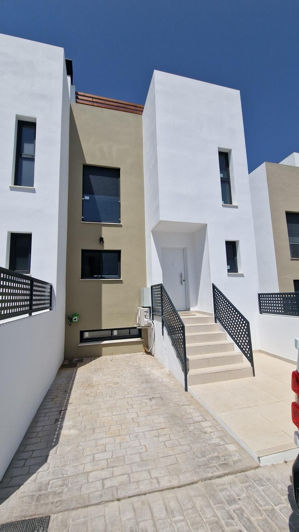 Image No.42-3 Bed Townhouse for sale