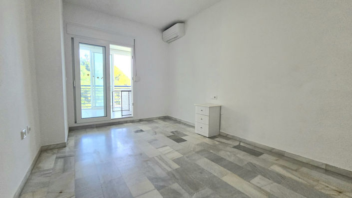 Image No.19-3 Bed Townhouse for sale