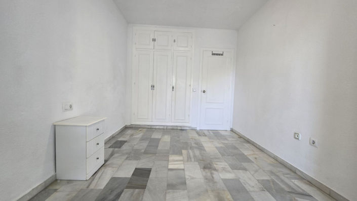 Image No.20-3 Bed Townhouse for sale