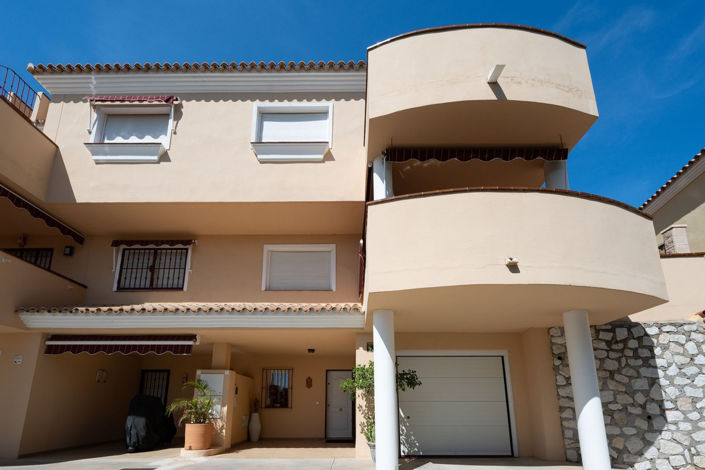 Image No.40-3 Bed Semi-Detached for sale