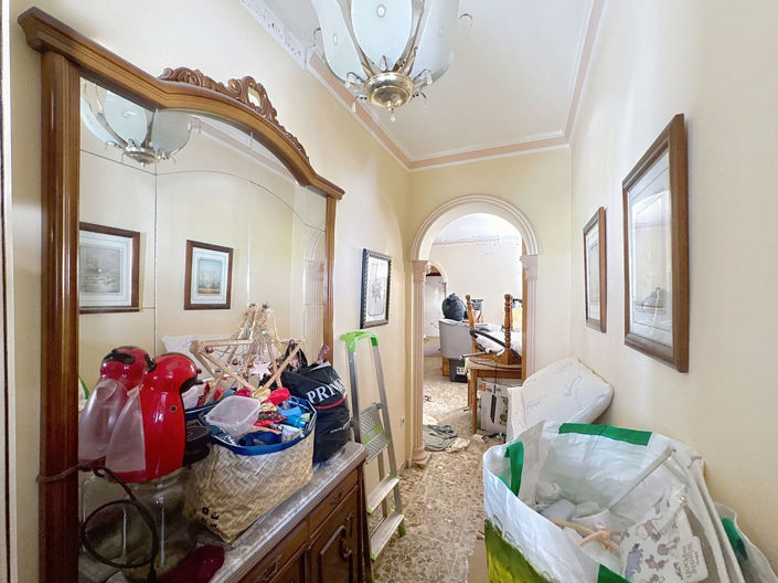 Image No.17-5 Bed Townhouse for sale