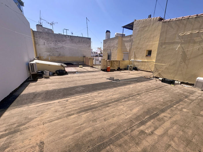 Image No.27-5 Bed Townhouse for sale