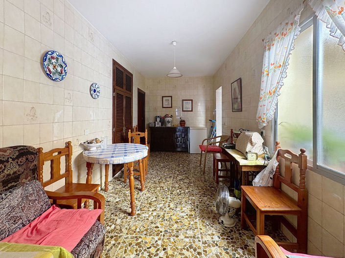 Image No.8-5 Bed Townhouse for sale