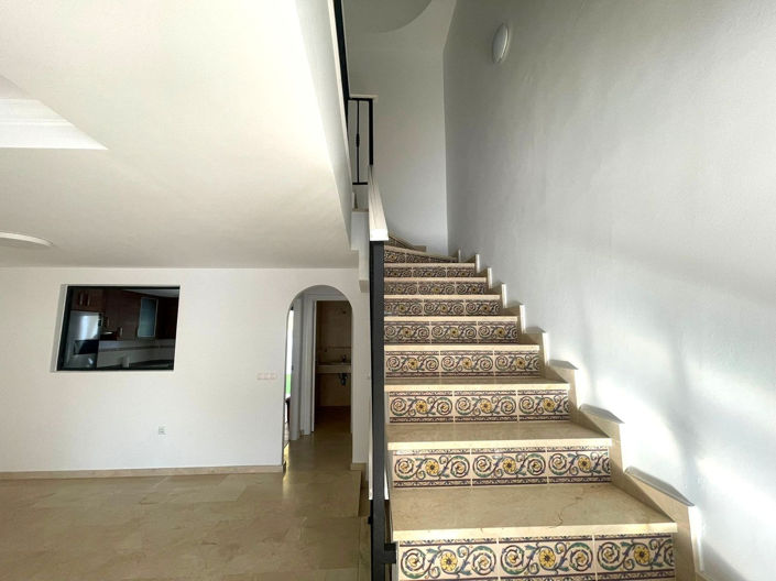 Image No.12-3 Bed Semi-Detached for sale
