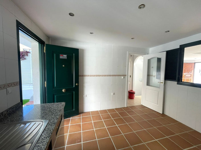 Image No.17-3 Bed Semi-Detached for sale