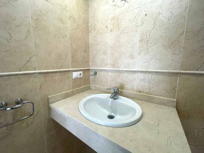 Image No.19-3 Bed Semi-Detached for sale