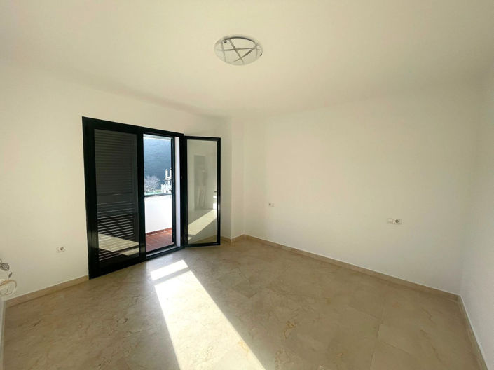 Image No.28-3 Bed Semi-Detached for sale
