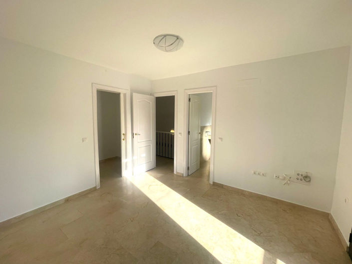 Image No.29-3 Bed Semi-Detached for sale