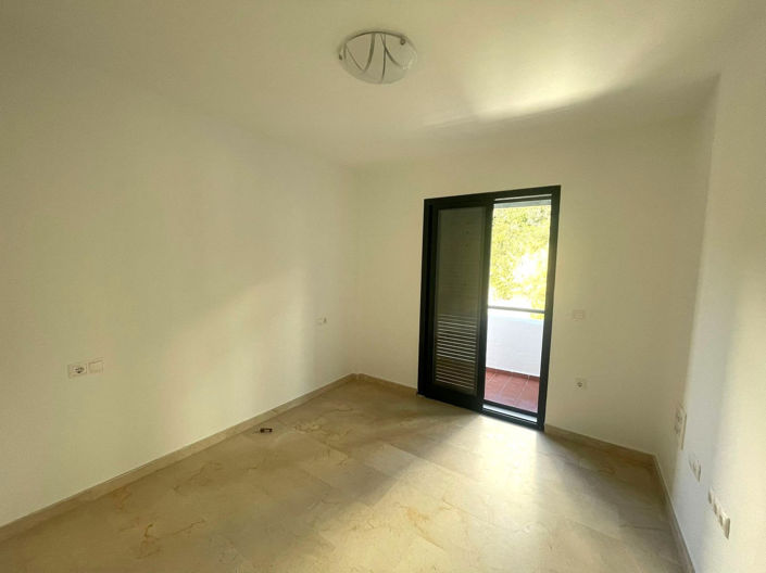 Image No.38-3 Bed Semi-Detached for sale