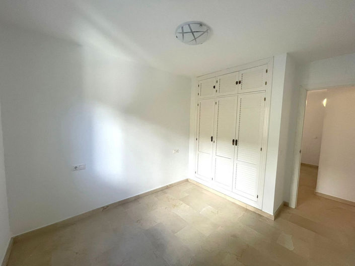 Image No.42-3 Bed Semi-Detached for sale