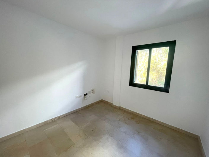 Image No.43-3 Bed Semi-Detached for sale