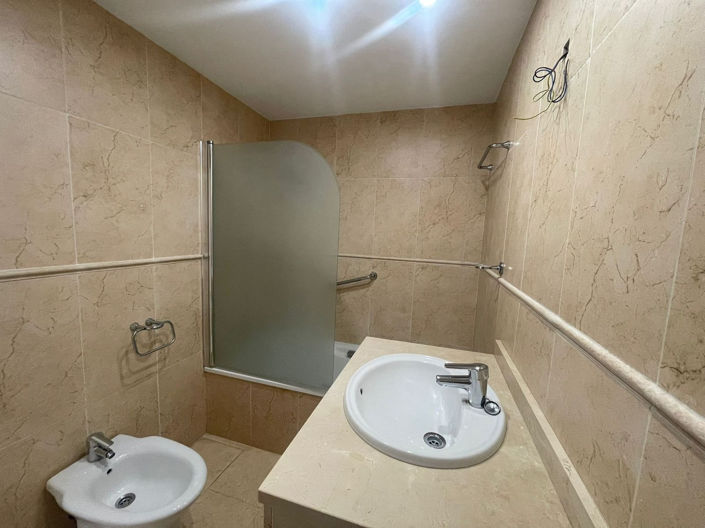 Image No.44-3 Bed Semi-Detached for sale