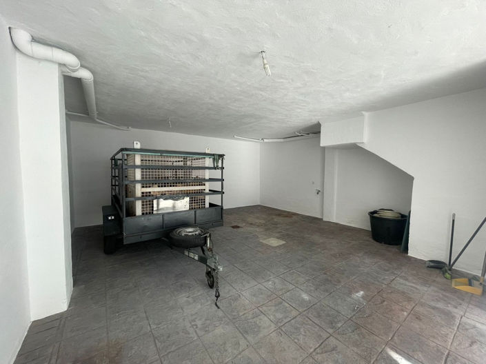 Image No.49-3 Bed Semi-Detached for sale