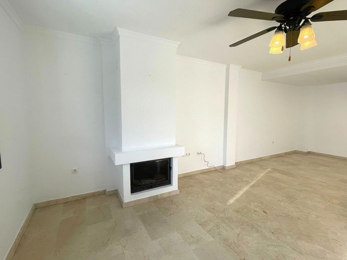 Image No.9-3 Bed Semi-Detached for sale