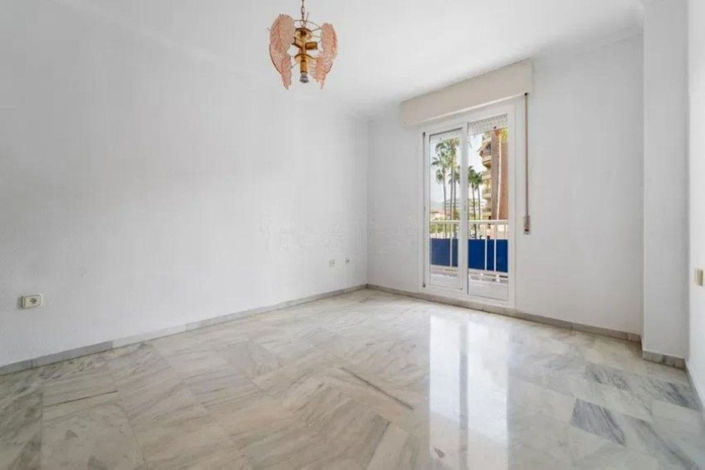 Image No.11-3 Bed Apartment for sale