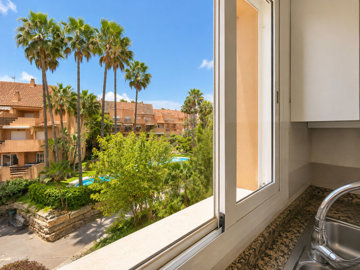 13-5fd73dea700db77384c091ca9818b1a9