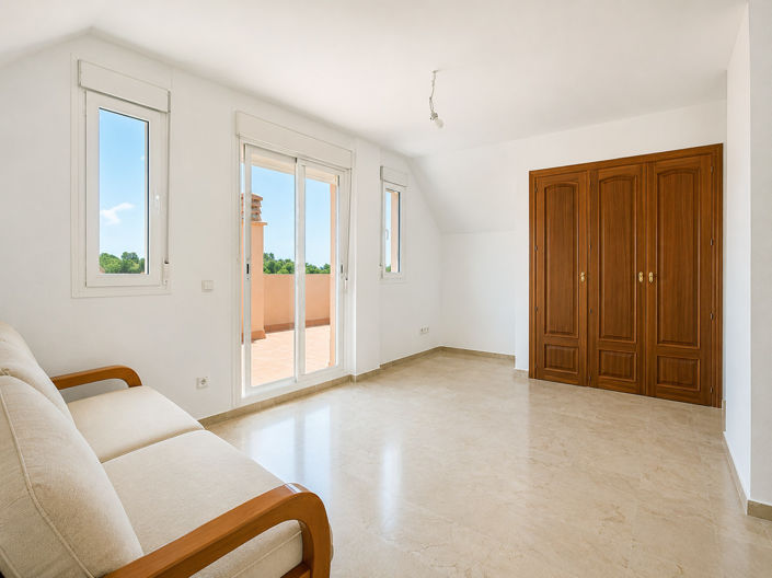 Image No.20-3 Bed Apartment for sale