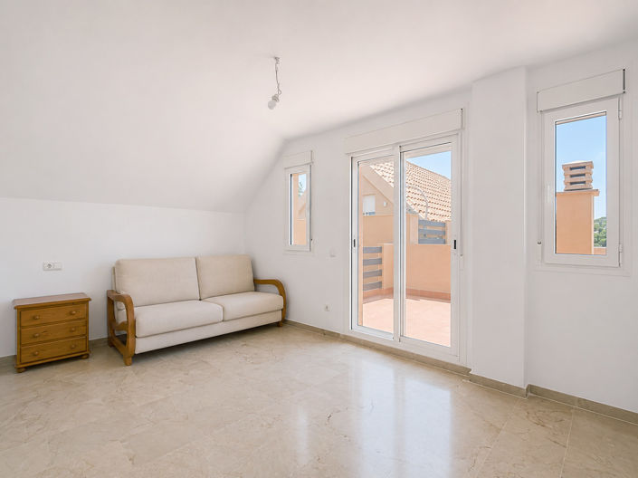 Image No.23-3 Bed Apartment for sale