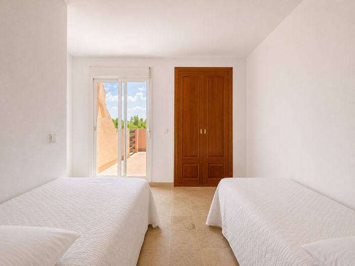 Image No.28-3 Bed Apartment for sale