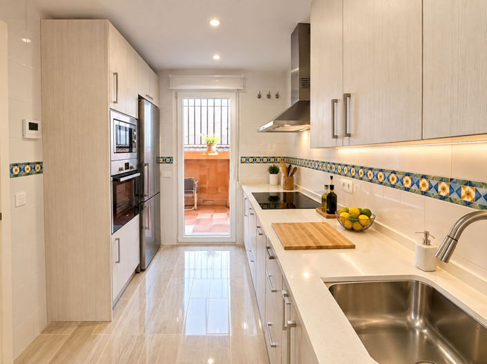 Image No.4-5 Bed Townhouse for sale