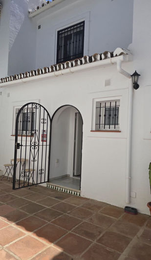 Image No.12-2 Bed Townhouse for sale