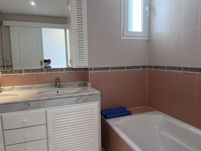 Image No.35-3 Bed Apartment for sale